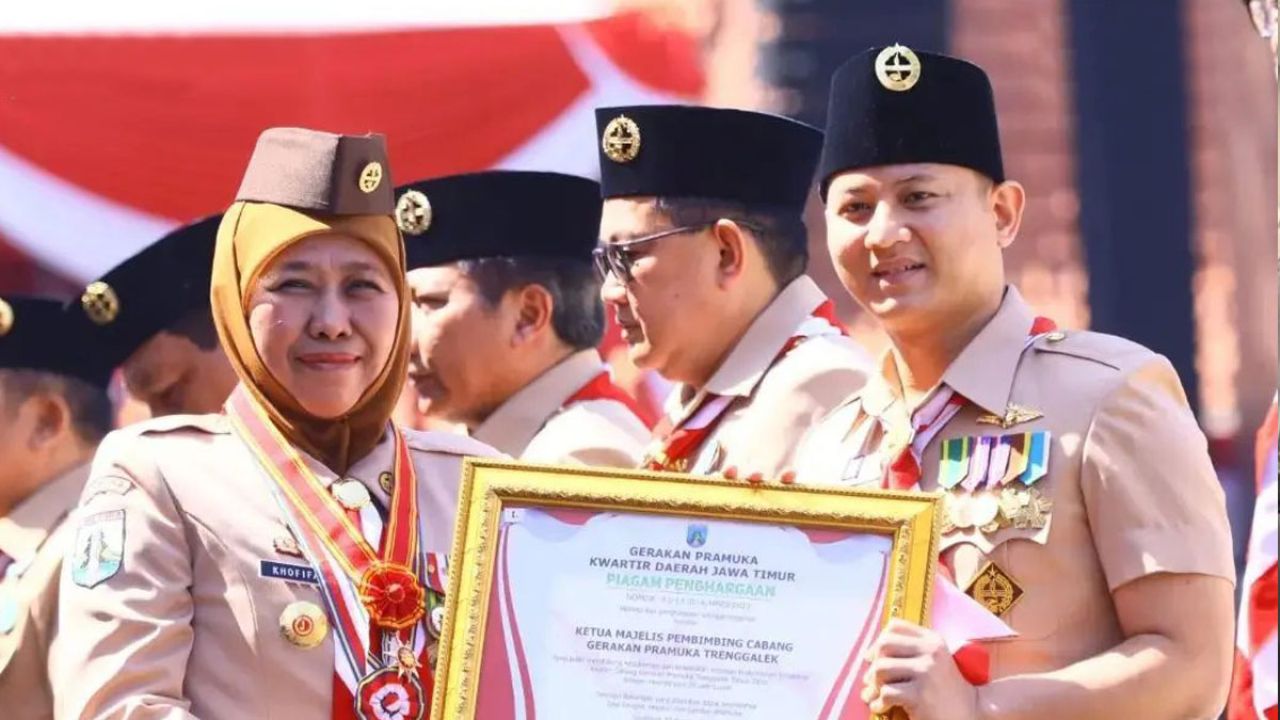 Khofifah Jadi Pembina Apel Pada Hari Pramuka Ke 62 Di Gedung Grahadi