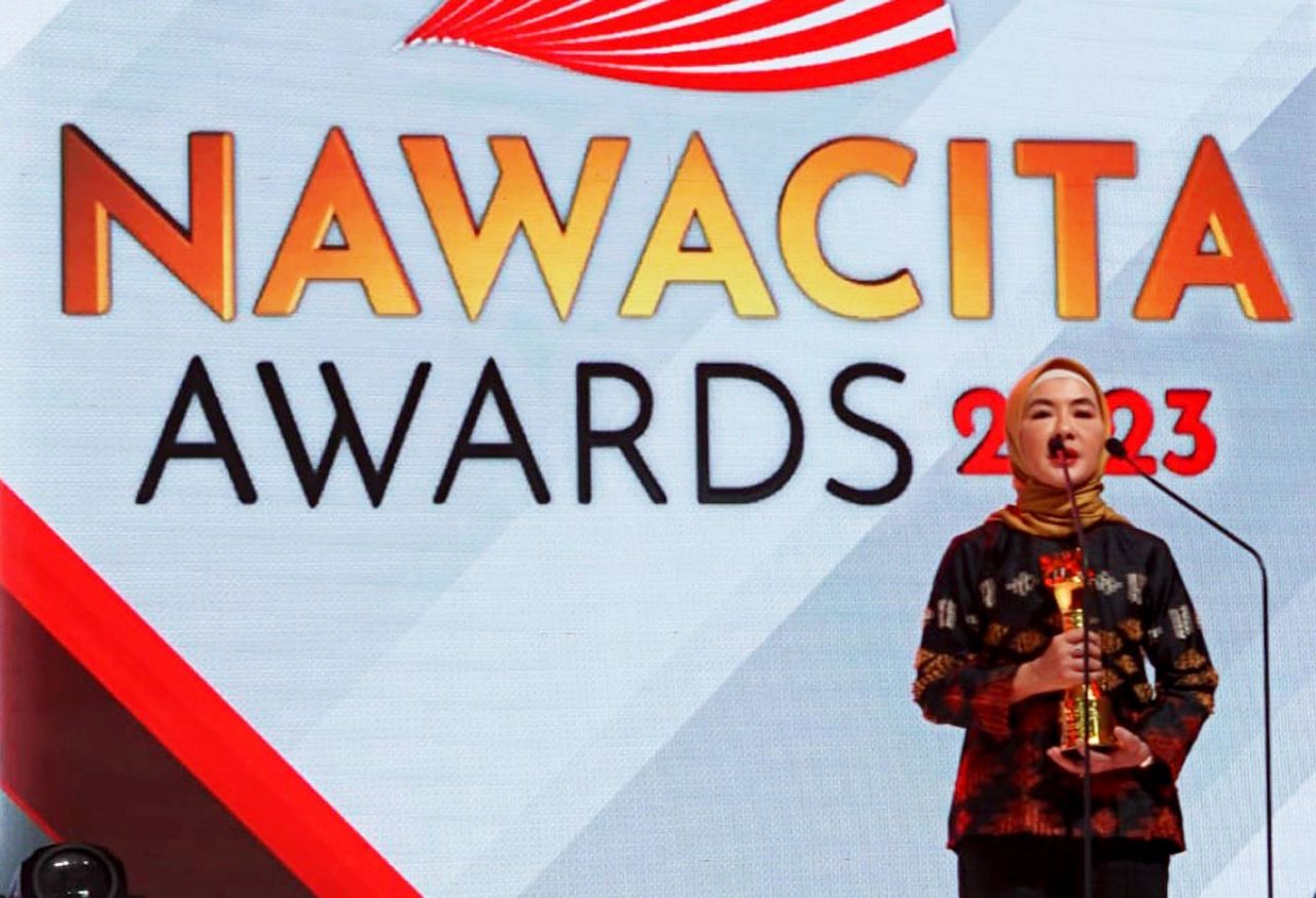 Nicke Widyawati Raih Anugerah Tokoh Menginspirasi Nawacita Award