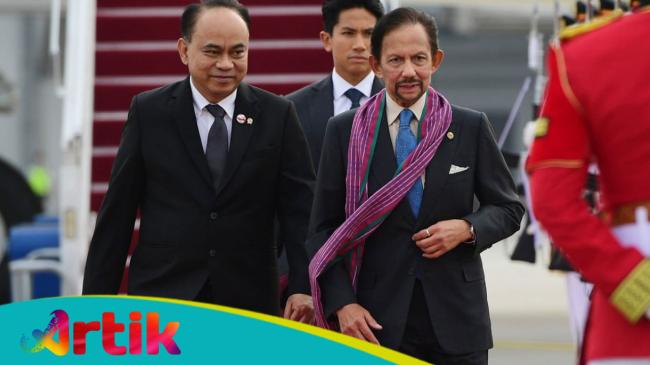 Sultan Brunei Dan PM Malaysia Tiba Di Jakarta Untuk Mengikuti KTT ASEAN