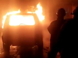 Nissan X-Trai dan Marcedes-Benz Terbakar dalam Satu Garasi di Jakarta Timur