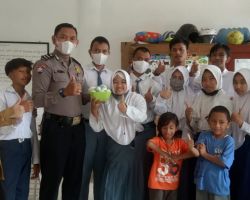 Polres Sampang Borong Telur Asin Karya Siswa SMALB Negeri Sampang