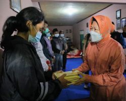 Tiba di Kota Batu Malang, Risma Langsung Tinjau Dapur Umum