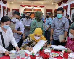 Khofifah Apresiasi Lomba Karya Tulis dan Foto Wartawan Pokja Pemprov Jatim