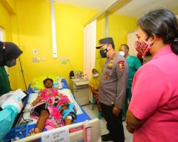 Kapolri, Lansia dan Ibu Hamil Korban Semeru Mendapat Perhatian Khusus