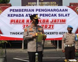 Delapan Atlet Pencak Silat Dapat Penghargaan dari Kapolresta Mojokerto