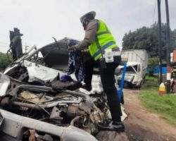 Sundul Belakang, Truck Derek dan Truck Gandeng di Balongbendo, Sidoarjo