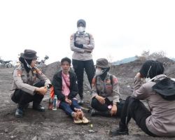 Ngatmini Berjuang Cari Keluarganya yang Jadi Korban Erupsi Semeru
