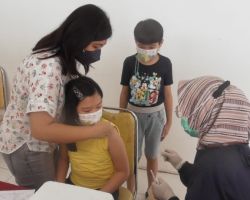 Wujudkan Indonesia Sehat, Polres Blitar Kota Gelar Vaksinasi Anak Usia 6 -11 Tahun