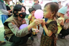 Polri Berikan Dukungan Psikososial Terhadap Warga Terdampak Erupsi Semeru