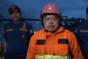 Kapal Wisata Banawa 28 Terbakar di Pantai Losari Makasar