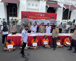 Polda Jatim Bekuk 8 Tersangka dan Barang Bukti 44,7 kilogram Sabu