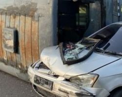 Laka Beruntun 2 Kendaraan Lawan Bus Milik TNI di Tol Arah Sidoarjo