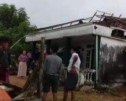 Puting Beliung Porak-porandakan Rumah Warga Sokobanah Daya Sampang