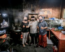 Bupati Jember Promosikan Dagangan Warga