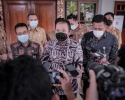 Bupati Jember Raih Juara 1 Paritrana Awards se Jawa Timur