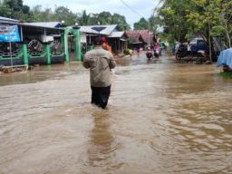 Anak Sungai Desa Kaladan Kalsel Meluap, Air Rendam 1 Unit Sekolah