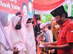 HUT ke 49, DPC PDIP Surabaya Doa Lintas Agama dan Beri Santunan Anak Yatim