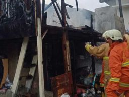 Sebuah Rumah di Cengkareng Jakarta Hangus Dilalap si Jago Merah
