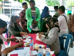 Ratusan Peserta Antusias Datangi Gerai Vaksin Projo Sampang