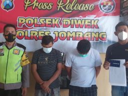 Kuras Jutaan Rupiah di ATM Teman, Dua Pelaku di Jombang Diringkus Polisi