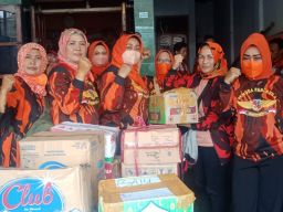 Pasca Bencana, Srikandi PP Surabaya Salurkan Bantuan Pada Korban Semeru