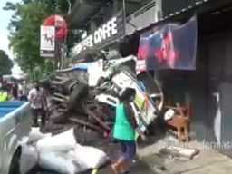 Terjadi Laka Karambol di Jombang, Hati-hati di Jalan