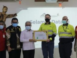 PT Bumi Suksesindo Kembali Terima Penghargaan Zero Accident