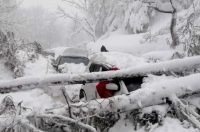 16 Turis Tewas Saat Menikmati Hujan Salju di Pakistan Utara