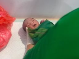 Warga Sidotopo Geger! Ditemukan Bayi Berusia 2 Jam dalam Tas Kresek