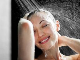 Manfaat Mandi Air Dingin Sebelum Tidur