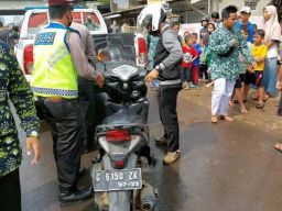 Laka di Pekalongan Melibatkan Truk dan Vario, Seorang Pelajar Tewas