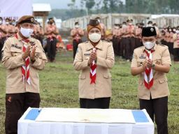 Resmikan 50 Huntara Korban Semeru, Khofifah Puji Gotong Royong Pramuka