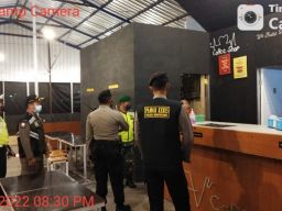 Sasar Kerumunan, Petugas Gabungan Pamor Keris Operasi Prokes