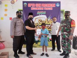 Babinsa Koramil 0829-08/Tragah Dampingi Pelaksanaan Vaksinasi SD Pacangan.