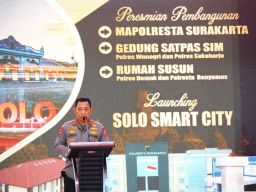 Mudahkan Pelayanan Publik, Kapolri Resmikan Satpas dan Solo Smart City
