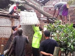Jateng Waspada, Cilacap Diterjang Hujan dan Angin Kencang