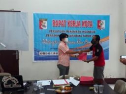 Pengkot Perbakin Surabaya Gelar Rakot, Ketua Umum GJSC Terima Skep