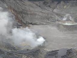 Tangkuban Perahu Muntahkan Solfatara, Wisaatawan Dievakuasi Jauhi Kawah