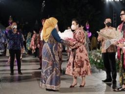 Canthing Jawi Wetan Go Global di Tugu Pahlawan, Perkenalkan Batik