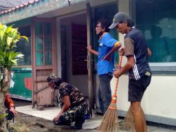 PPM Batalyon 1330 Surabaya Bareng AWS Bersih-bersih Gedung Juang 45