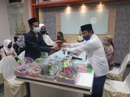 Jeruji Besi Saksi Kesetiaan Bagi Kedua Insan