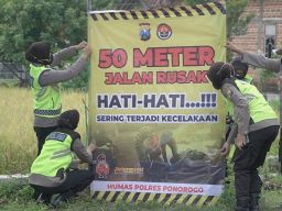 Penting Keselamatan, Ini Aksi Polwan Polres Ponorogo