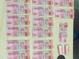 Pelaku Pengedar Uang Palsu Pasar Kupang Surabaya Diringkus