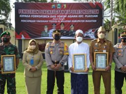 Kapolres Magetan Berikan Penghargaan Forkopimcam Plaosan dan Tokoh Agama