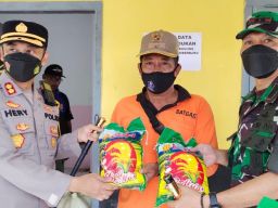 Dandim dan Kapolres Jember Gelar Bhaksos di Lokasi Banjir