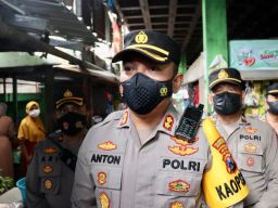 Kapolres Tanjung Perak Surabaya Cek Minyak Goreng Dipasar wilayah Hukumnya