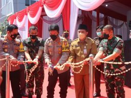 Kapolda Jatim Tanda Tangani Prasasti di Polres Gresik