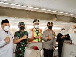 Forkopimda Jatim Lepas 220 Jamaah Umroh dari Juanda ke Tanah Suci