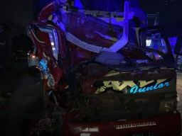 Sopir Mengantuk, Dua Truk Tabrakan di Jalan Umum Tumpang Talun Blitar