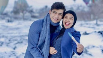 Momen Bahagia Ria Ricis Umumkan Kehamilan